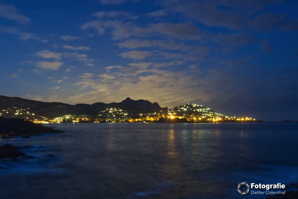 Bucht von Agay am Abend