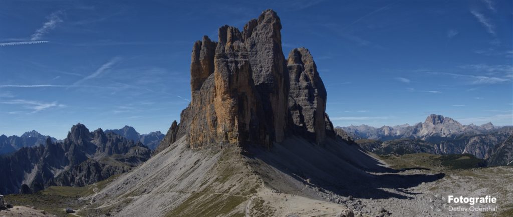 Blick auf die drei Zinnen. Aufgenommen von dem Klettersteig auf der Ostseite